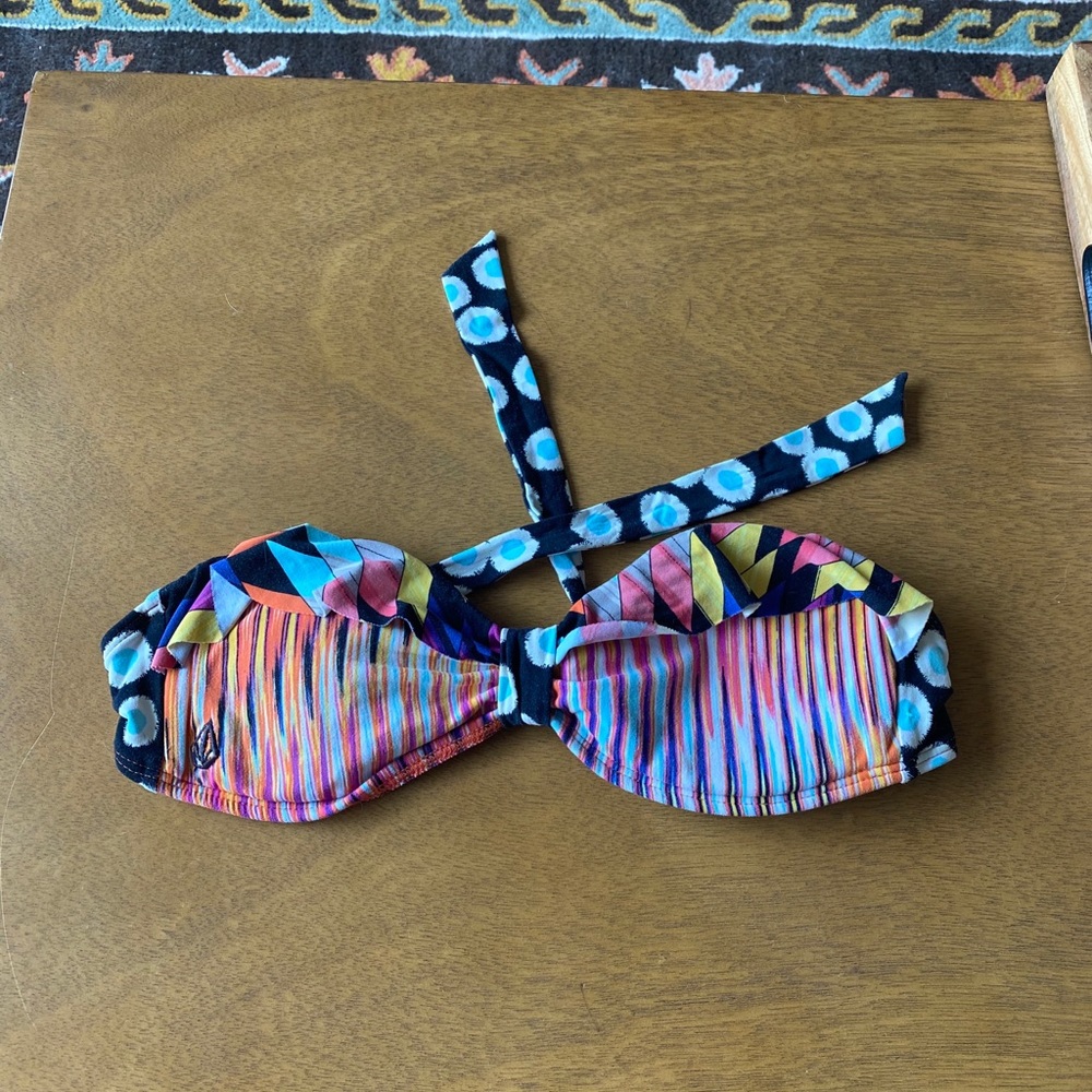Volcom Ruffle Bandue Bikini Top *MOVING SALE*